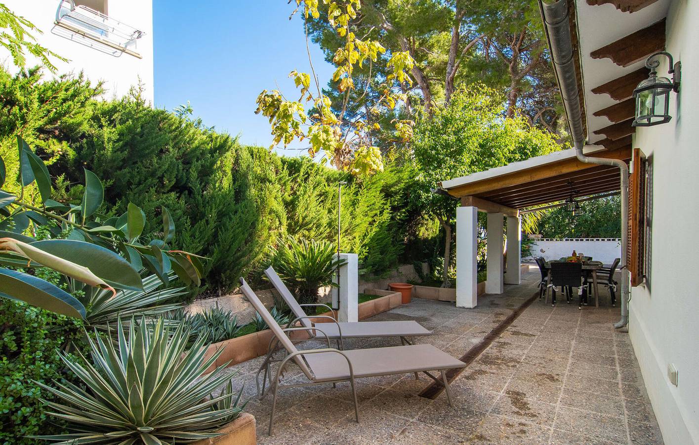 Cozy Apartment with Terrace in Alcúdia, 200m to Beach in Playa de Alcúdia, Alcúdia