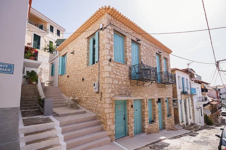 Gîte pour 4 personnes, avec Balcon ainsi que Terrasse et Vue dans Pýlos