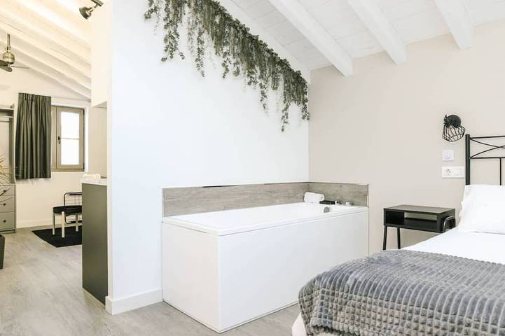 Apartamento de vacaciones para 3 personas, con jardín y jacuzzi en Cantabria