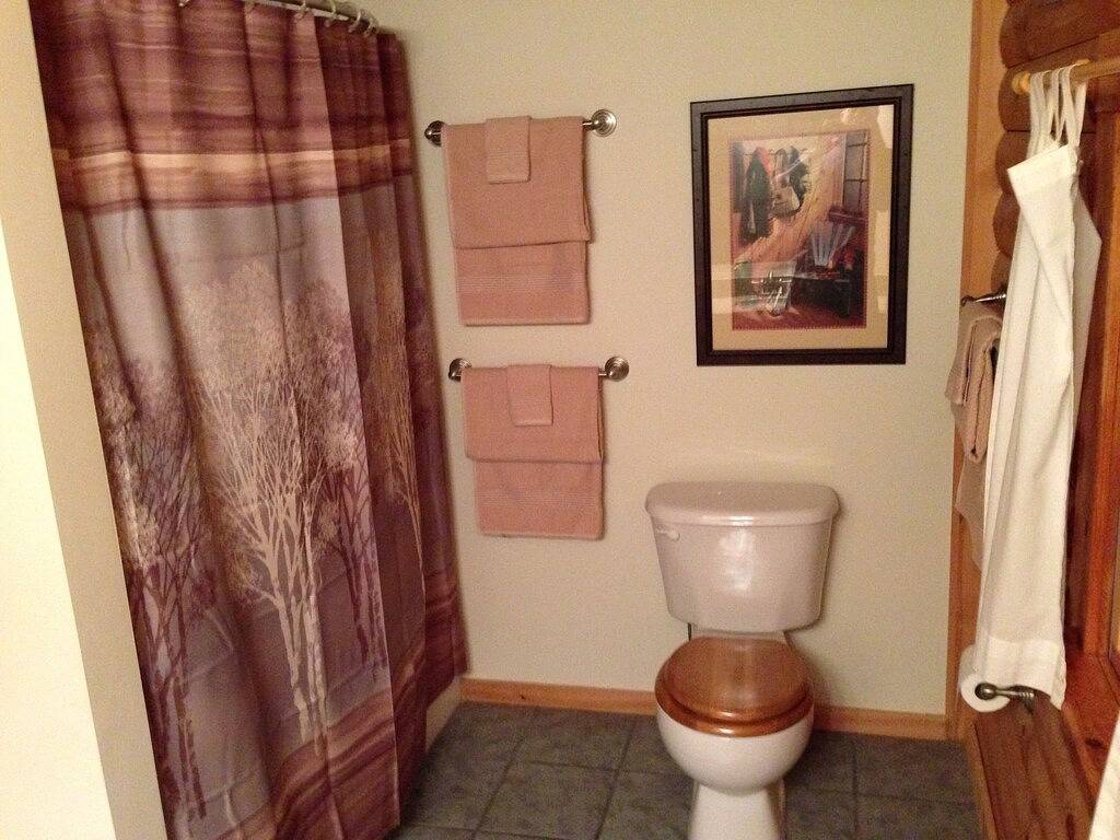 Lake House for 21 Guests in Ohio, USA