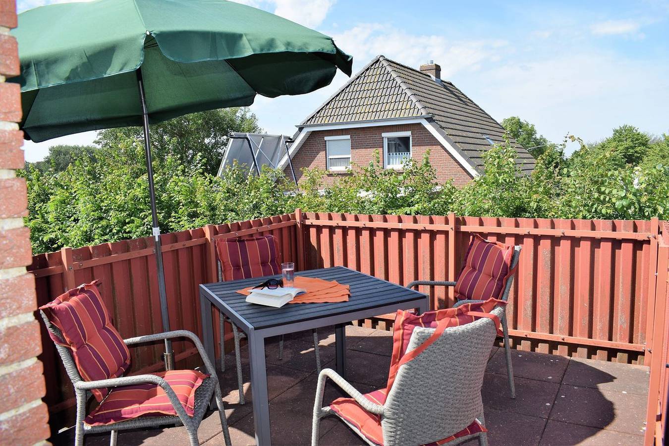 Ganze Wohnung, Ferienwohnung Daisy - Balkon, Dusche, eigener Parkplatz, 2 Schlafzimmer, meernah in Dagebüll, Nordseeküste