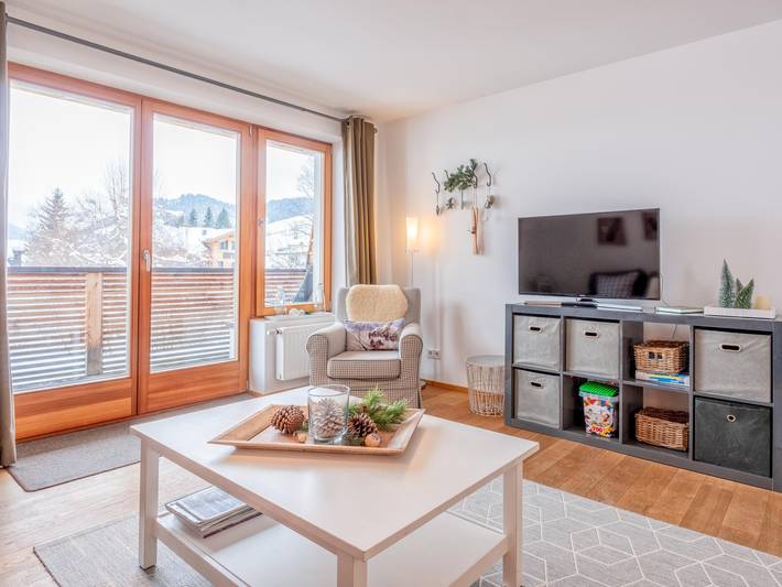 Ganze Wohnung, Helles und gepflegtes Haus mit Süd-West-Balkon
 in Hochkönigstock, Hinterthal