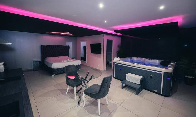 Chambre d’hôte pour 2 personnes, avec Terrasse ainsi que Jacuzzi et Sauna à Le Rove
