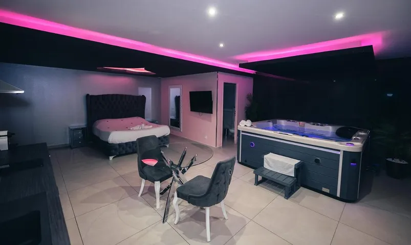 Alojamiento y desayuno para 2 personas, con sauna además de jacuzzi y terraza - 1