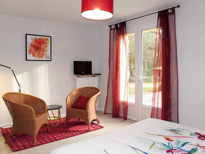Location de vacances pour 2 personnes, avec jardin ainsi que terrasse et piscine à Mouans-Sartoux - 4