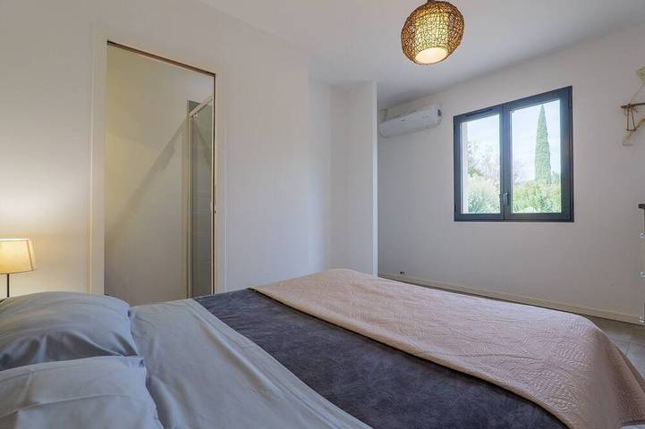 Location de vacances pour 6 personnes, avec terrasse ainsi que piscine et jardin, animaux acceptés à Aiguèze - 4