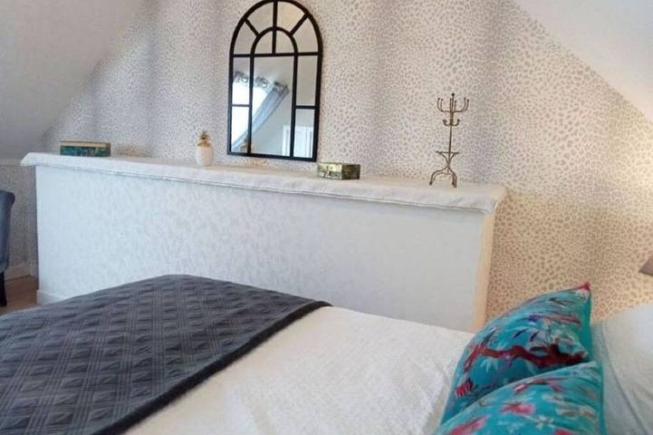 Location de vacances pour 4 personnes, avec terrasse ainsi que jardin et jacuzzi à Cast - 3