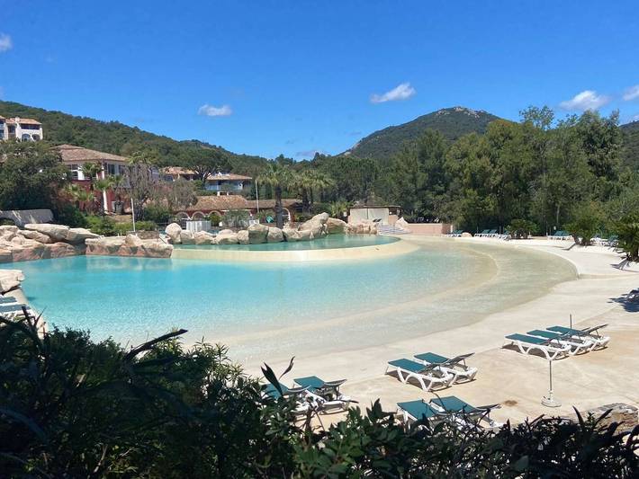 Vakantiewoning voor 6 personen, met balkon en zwembad in Grimaud