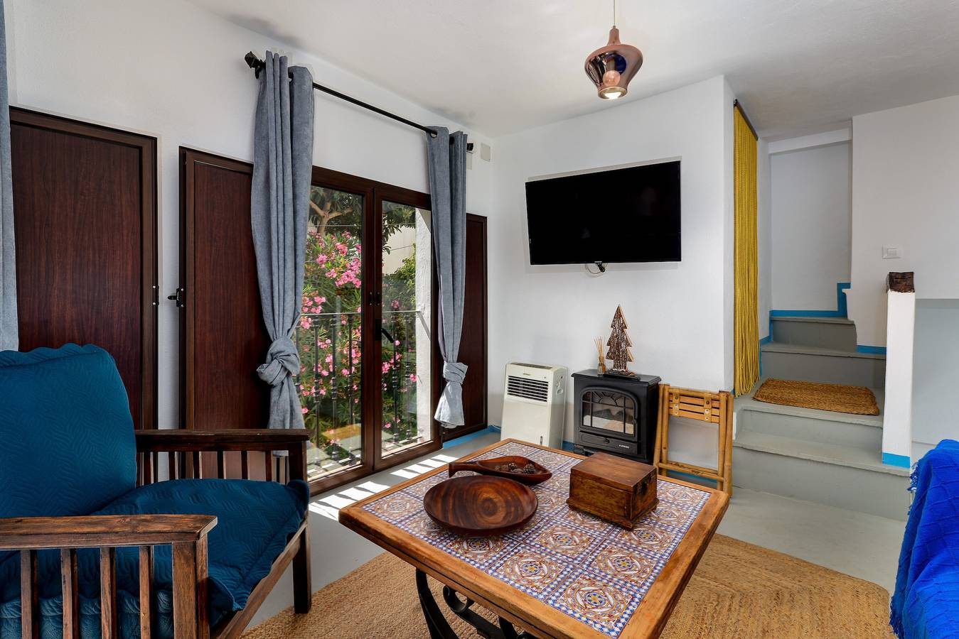 Studio entier, Studio 'La Casita De Casares' avec vue sur la mer, terrasse privée et balcon in Sierra (Casares), Casares