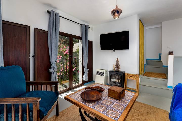 Entire studio, Studio Apartment 'La Casita De Casares' with Sea View, Private Terrace and Balcony in Sierra (Casares), Casares
