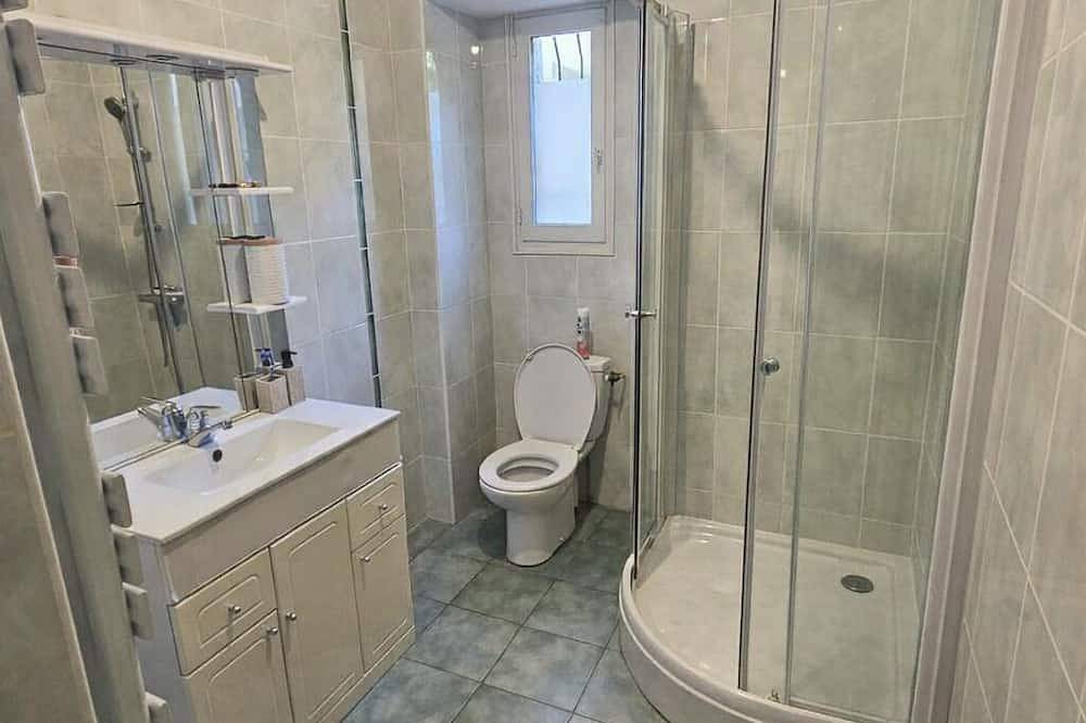 Ganze Wohnung, At Emilien & Charline's: Single-Story Apartment in Cransac, Aveyron