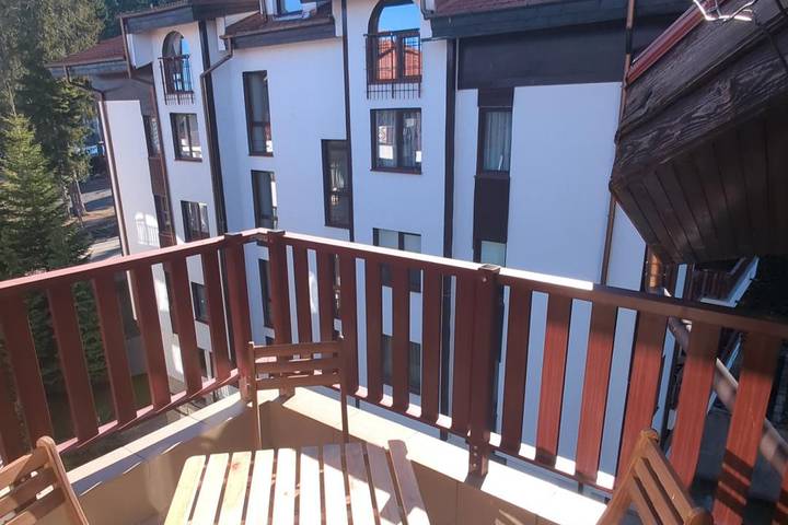Ferienwohnung für 8 Personen, mit Balkon und Whirlpool sowie Terrasse und Garten