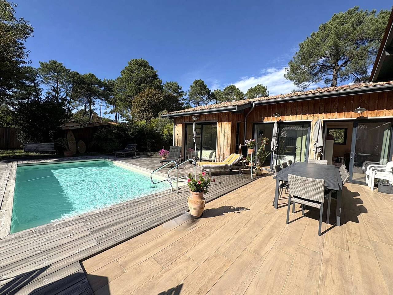 Peaceful villa with heated pool and air conditioning in Lège-Cap-Ferret in Petit Piquey, Lège-Cap-Ferret