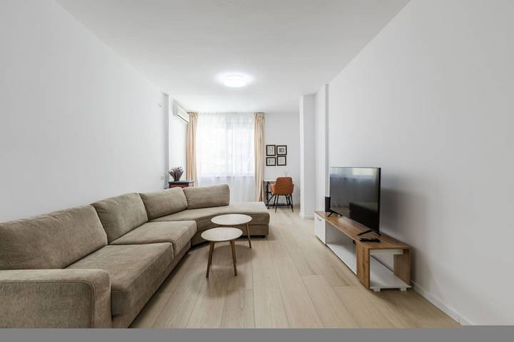 Gîte pour 3 personnes, avec balcon à Tirana