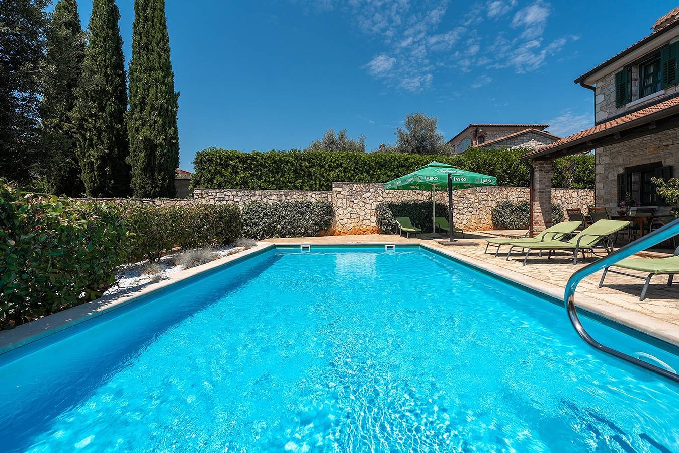 Villa mit privatem Pool und 3 Schlafzimmer in Sveti Lovreč Pazenatički, Zentralistrien