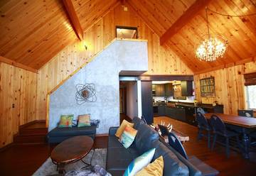 Cabin for 8 Guests in Blue Jay, San Bernardino County, Picture 2