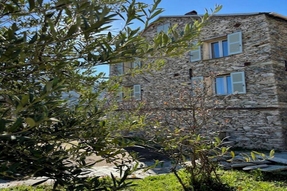 Appartement entier, Bâtisse ancienne avec piscine chauffée in Murato, Région de Calvi
