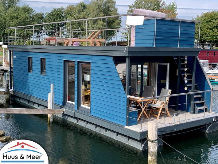 Hausboot für 4 Personen, mit Terrasse und Ausblick in Großenbrode