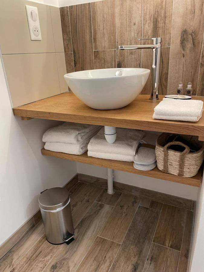 Location de vacances pour 2 personnes, avec vue et jardin, animaux acceptés à Fléré-la-Rivière - 2