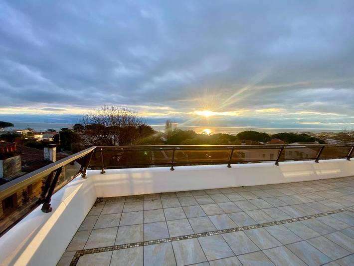 Gîte pour 6 personnes, avec terrasse et vue dans Plage du Chay - 4