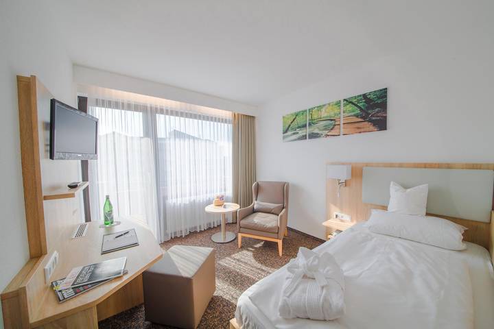 Hotel, mit Balkon und Whirlpool sowie Garten und Sauna in Bad Nenndorf