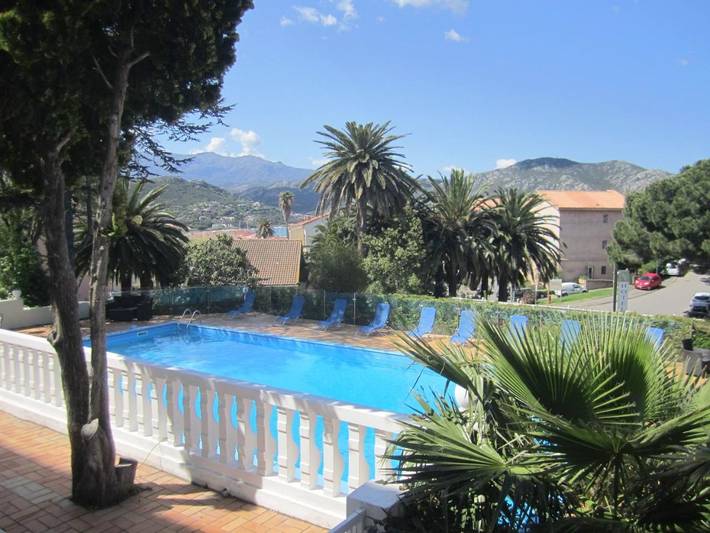 Hôtel pour 2 personnes, avec piscine ainsi que terrasse et vue
