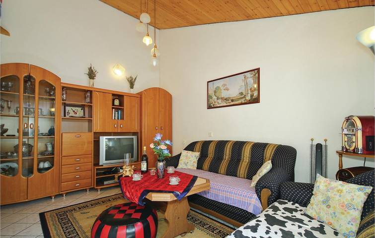 Ferienhaus für 3 Personen, mit Terrasse in Červar-Porat