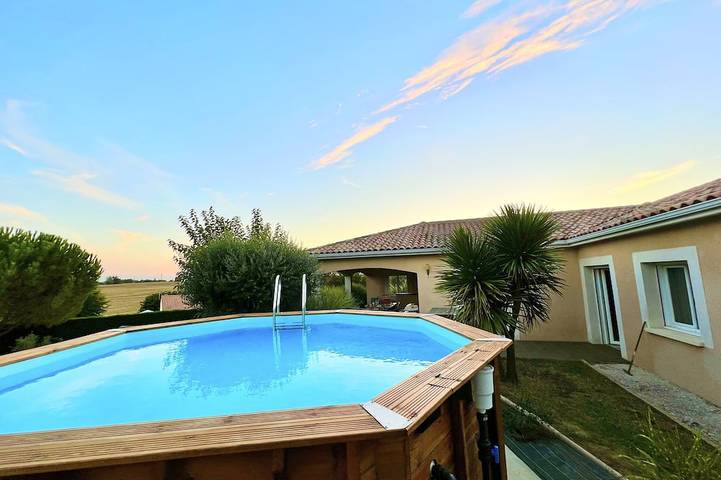 Gîte pour 6 personnes, avec terrasse et jardin à Laroque-Timbaut