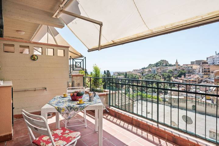 Apartamento entero, Apartamento de vacaciones para 2 personas con balcón/terraza in Taormina, Provincia de Messina