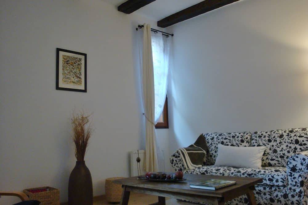 Appartement entier, La Dordogne, charmant appartement. au centre du village médiéval, à quelques pas de la rivière in Beaulieu-sur-Dordogne, Région de Brive-la-Gaillarde