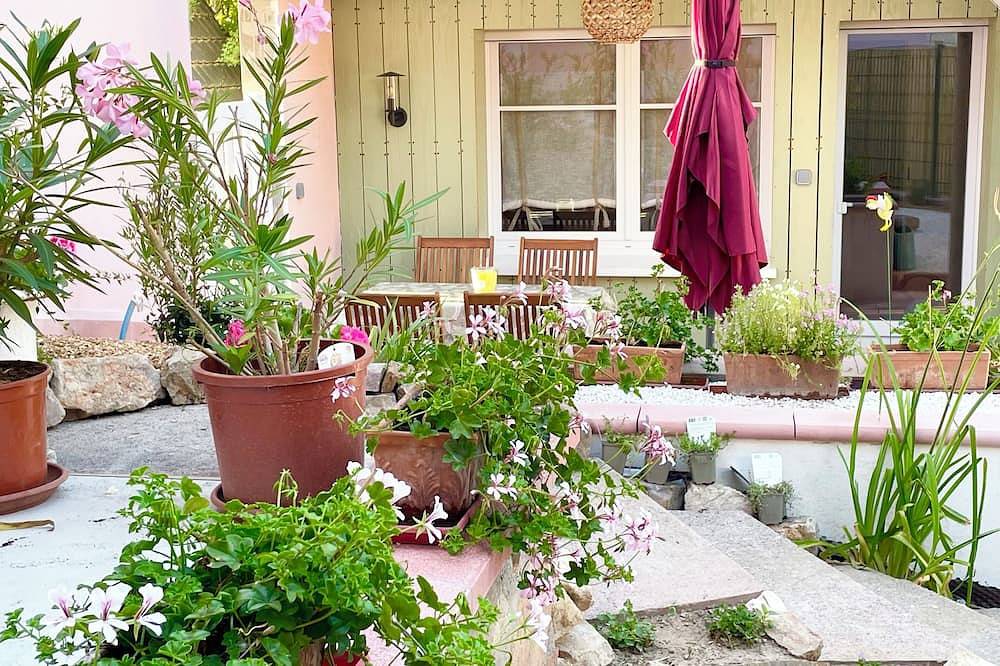 Charming 3* furnished apartment 2 minutes from Colmar with private terrace, parking and garden in Horbourg-Wihr, Colmar region