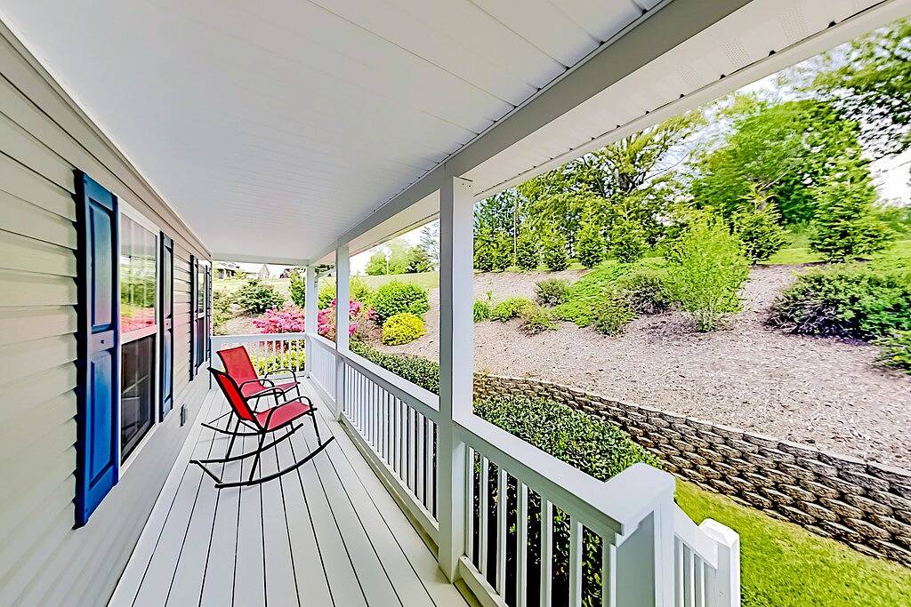 Dog-friendly Storybook Mountain retreat with hot tub, yard in Blue Ridge Parkway, Buncombe County