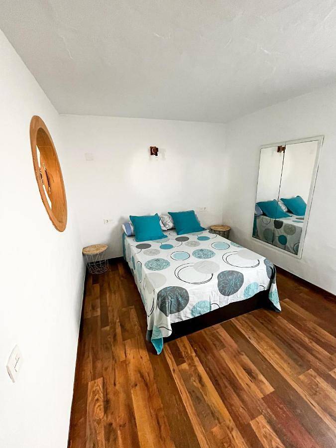 Gîte pour 4 personnes, avec Terrasse et Vue à La Santa - 3