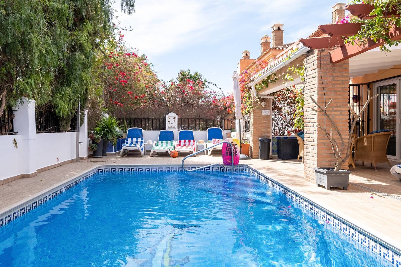 Holiday Villa 'Aljamar Burriana Beach Nerja' with Sea Views, Pool, Terraces & Wi-Fi in Playa de Burriana, Nerja