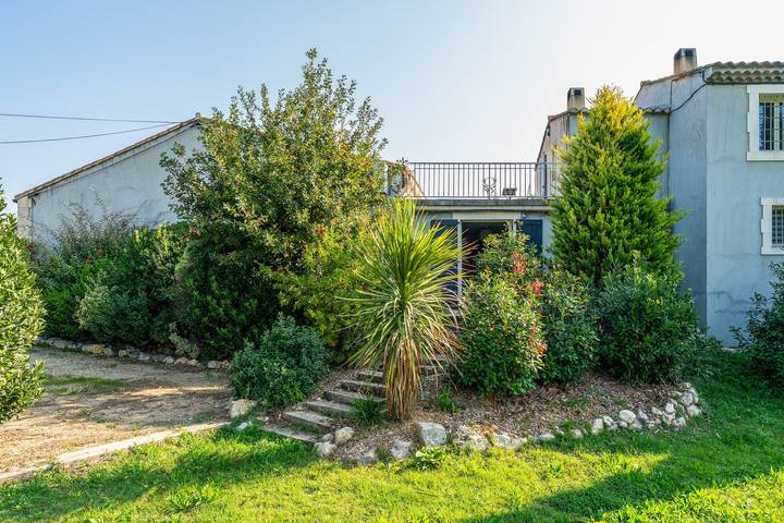 Vakantiehuis 'Toit-terrasse en Provence' met privéterras, zwembad, wifi en airconditioning in Eyragues, Arles en omgeving