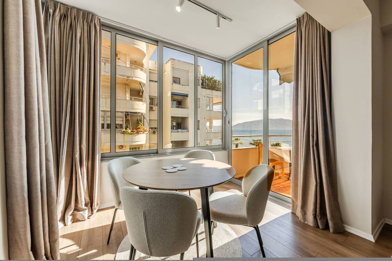 Apartamento entero, Stylish Apartment in Lungomare with Sea View in Vlorë