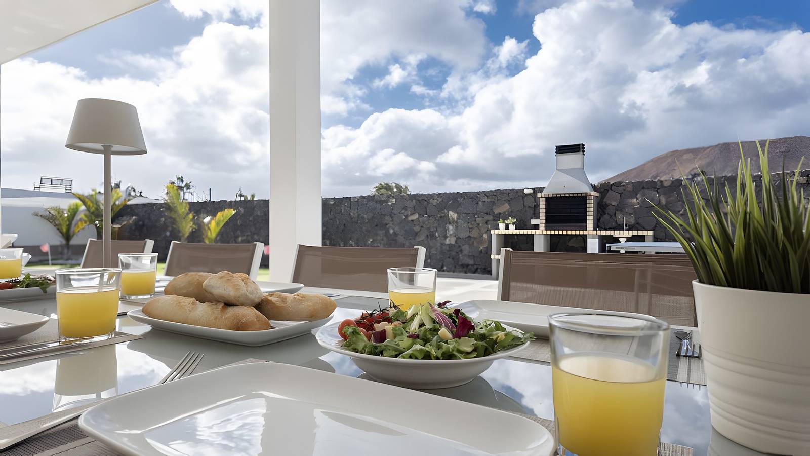 Ferienvilla 'Catherina' mit Bergblick, Wlan und Klimaanlage in Playa Blanca, Yaiza