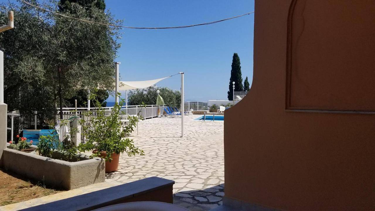 Mirabello Hotel Apartments in Dassia, Corfou
