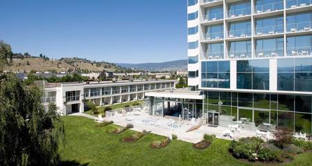 Hôtel pour 4 personnes, avec piscine et jacuzzi ainsi que terrasse et jardin, animaux acceptés à Kelowna