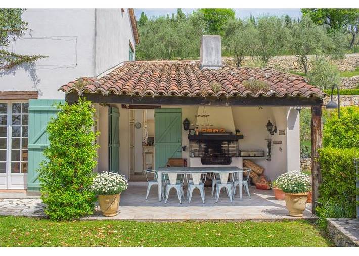 Location de vacances pour 10 personnes, avec piscine ainsi que terrasse et jardin, adapté aux familles à Grasse - 4