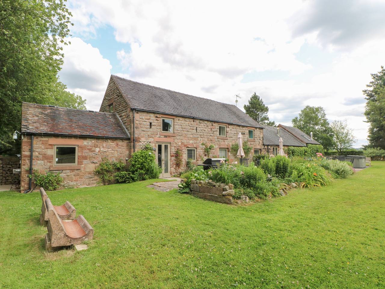 Lee House Cottage in Staffordshire