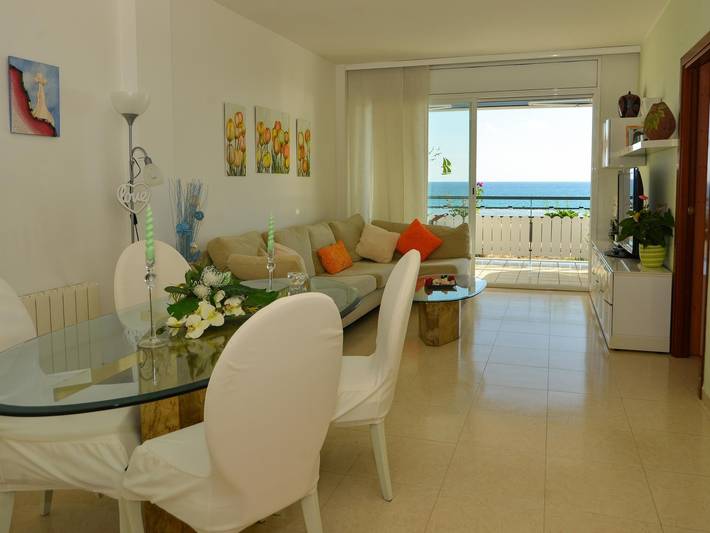 Apartamento para 4 personas, con Balcón/Terraza y Vistas al mar además de Piscina para niños y Piscina en Cubellas