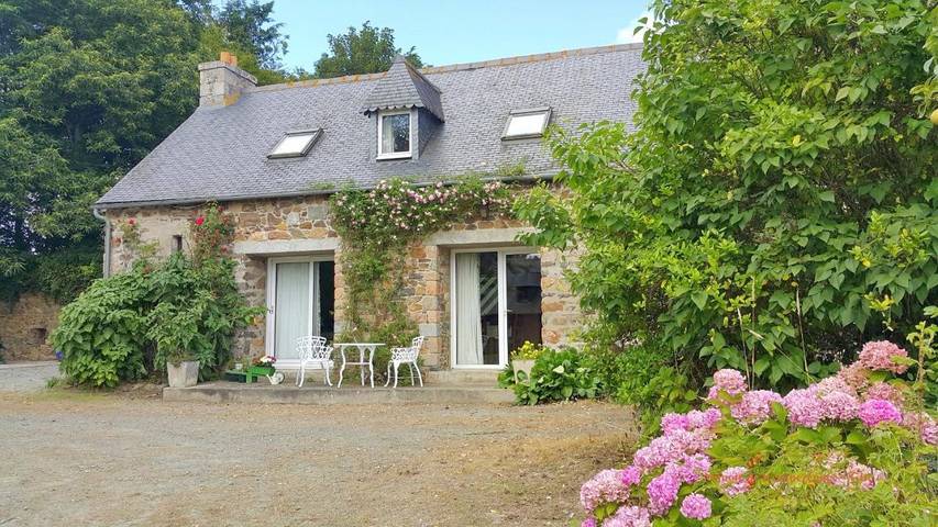 Location de vacances pour 6 personnes, avec jardin et vue à Saint-Clet - 4