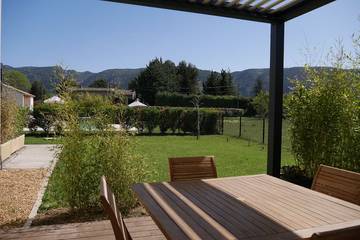 Gîte pour 2 personnes, avec terrasse ainsi que jardin et piscine à Oppède