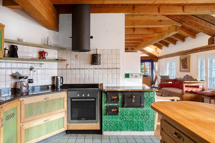 Entire apartment, Apartment 'La Casa Del Noce' with Mountain View, Private Garden and Wi-Fi in Fiera di Primiero, Primiero San Martino di Castrozza
