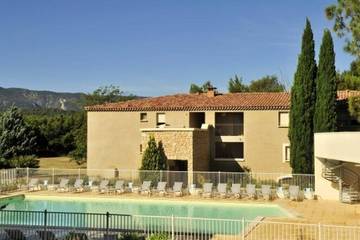 Gîte pour 4 personnes, avec piscine à Beaumettes