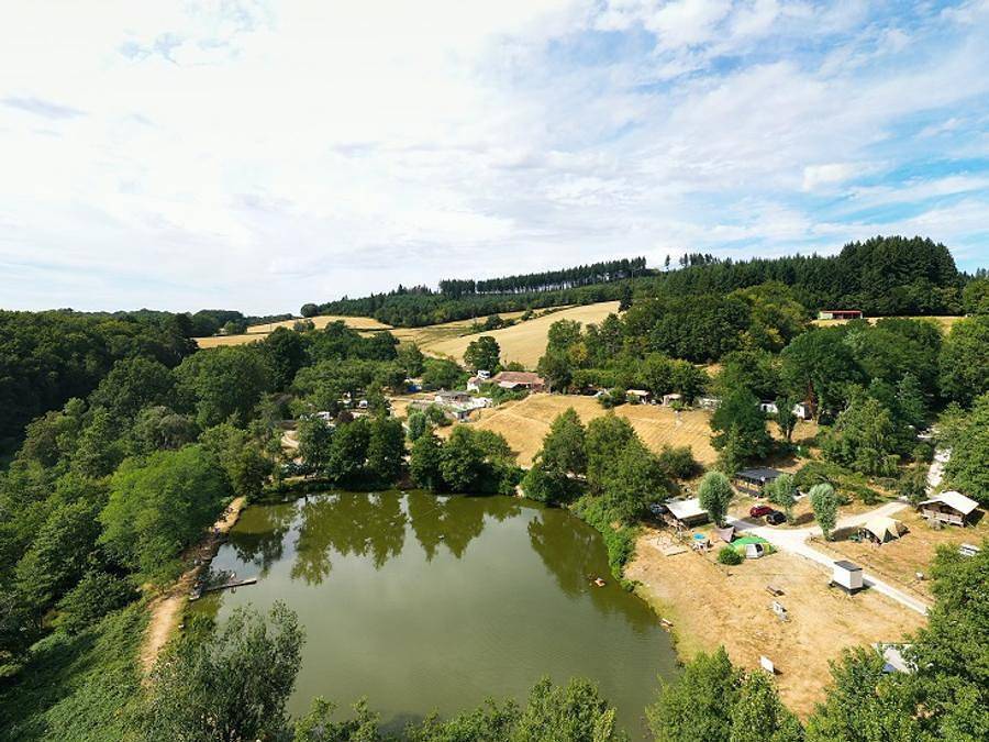 Camping la Fougeraie - Hébergement 2 personnes - Cocon Etang in Saint-Léger-de-Fougeret, Parc naturel régional du Morvan