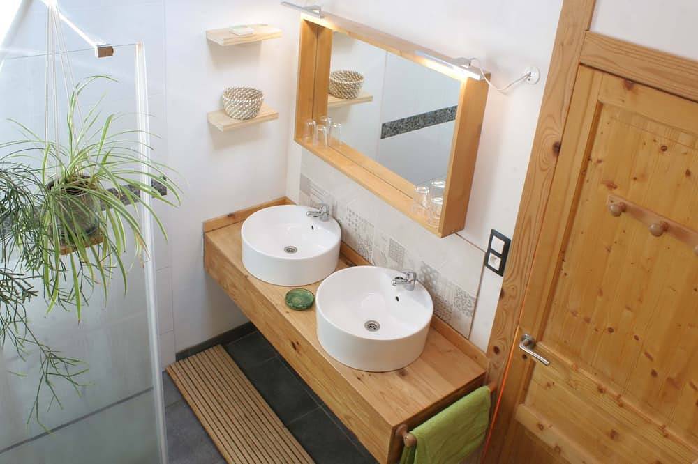 Ecogite 5 personnes avec sauna traditionnel au coeur du Pnr Vercors in Saint-Julien-en-Vercors, Parc naturel régional du Vercors