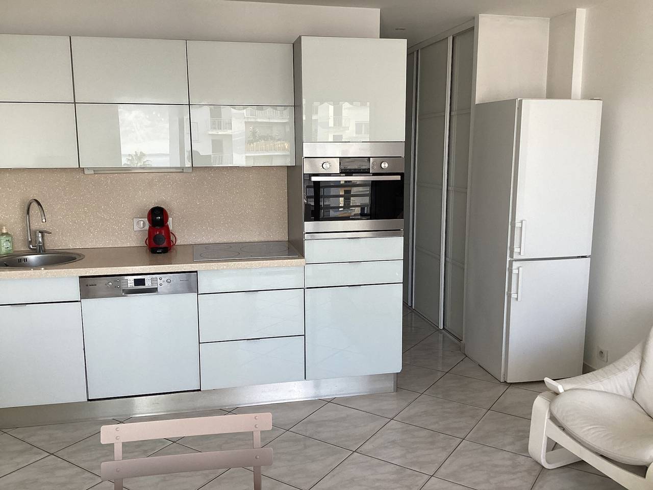 Juan-les-Pins: 2-Zimmer-Meerblickwohnung „Le Tropiques“ direkt am Strand in Juan-les-Pins, Antibes