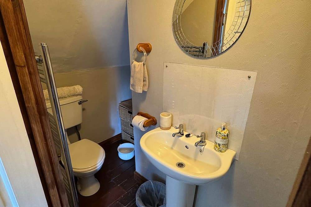 Historic 1600 Cottage with Hot Tub, Private Estate in Stirling, Stirling und Umgebung